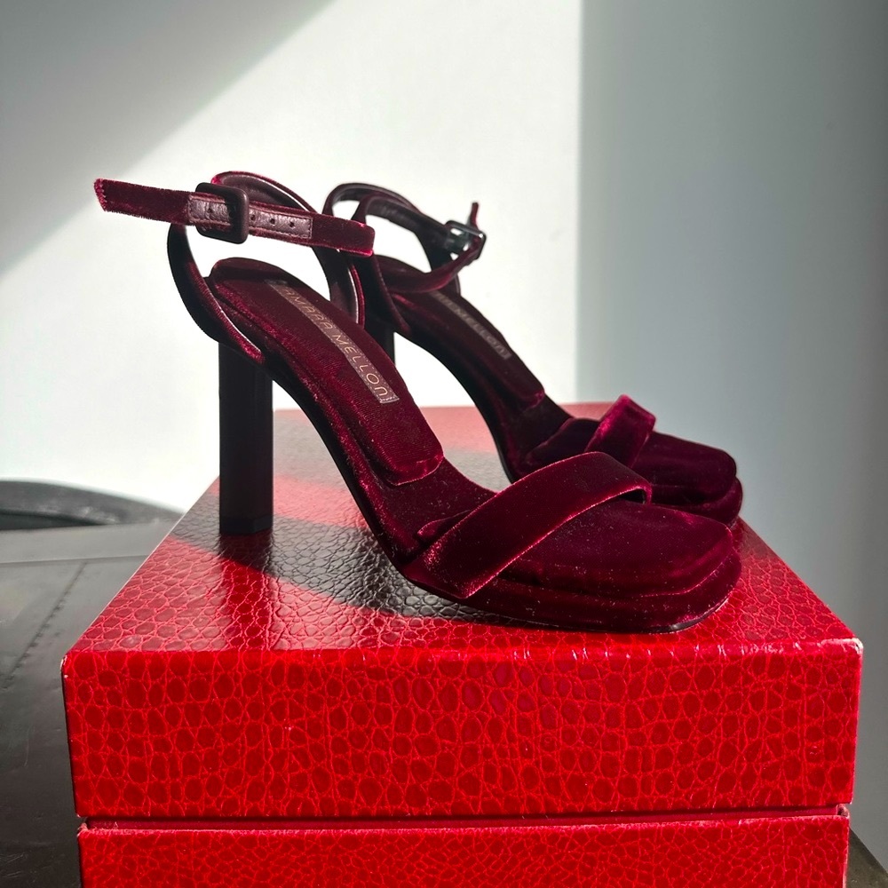 Tamara Mellon velvet burgundy sandals heels size 35 NEW.